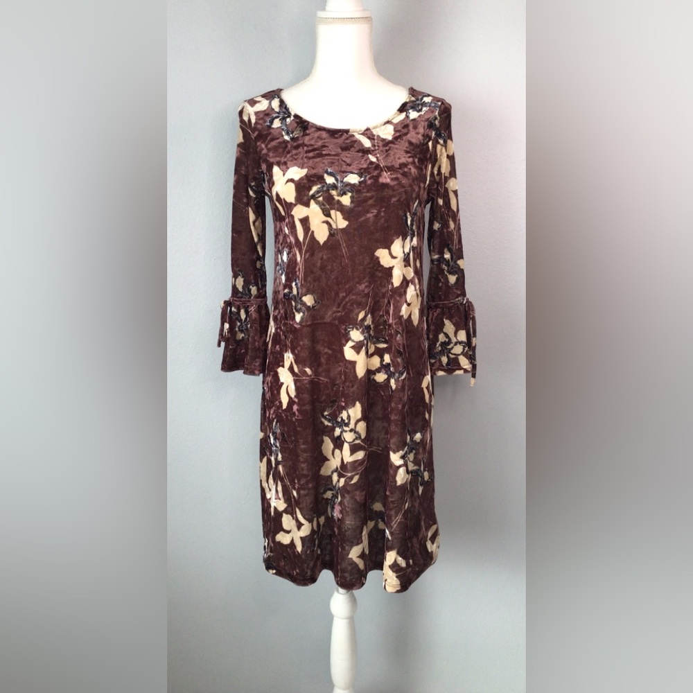 GILLI Velvet Dress